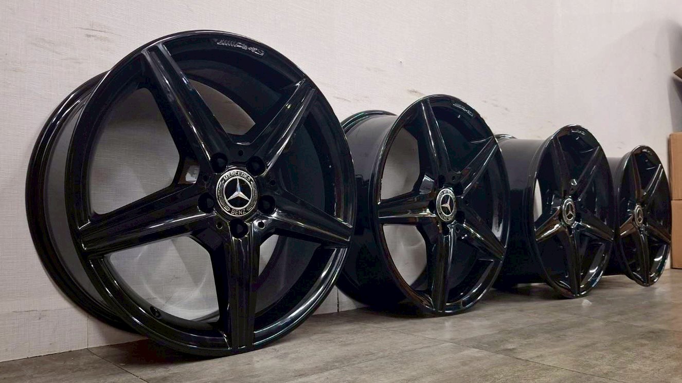 Benz W205 C class 原廠18前後配AMG福利框的第7張圖片