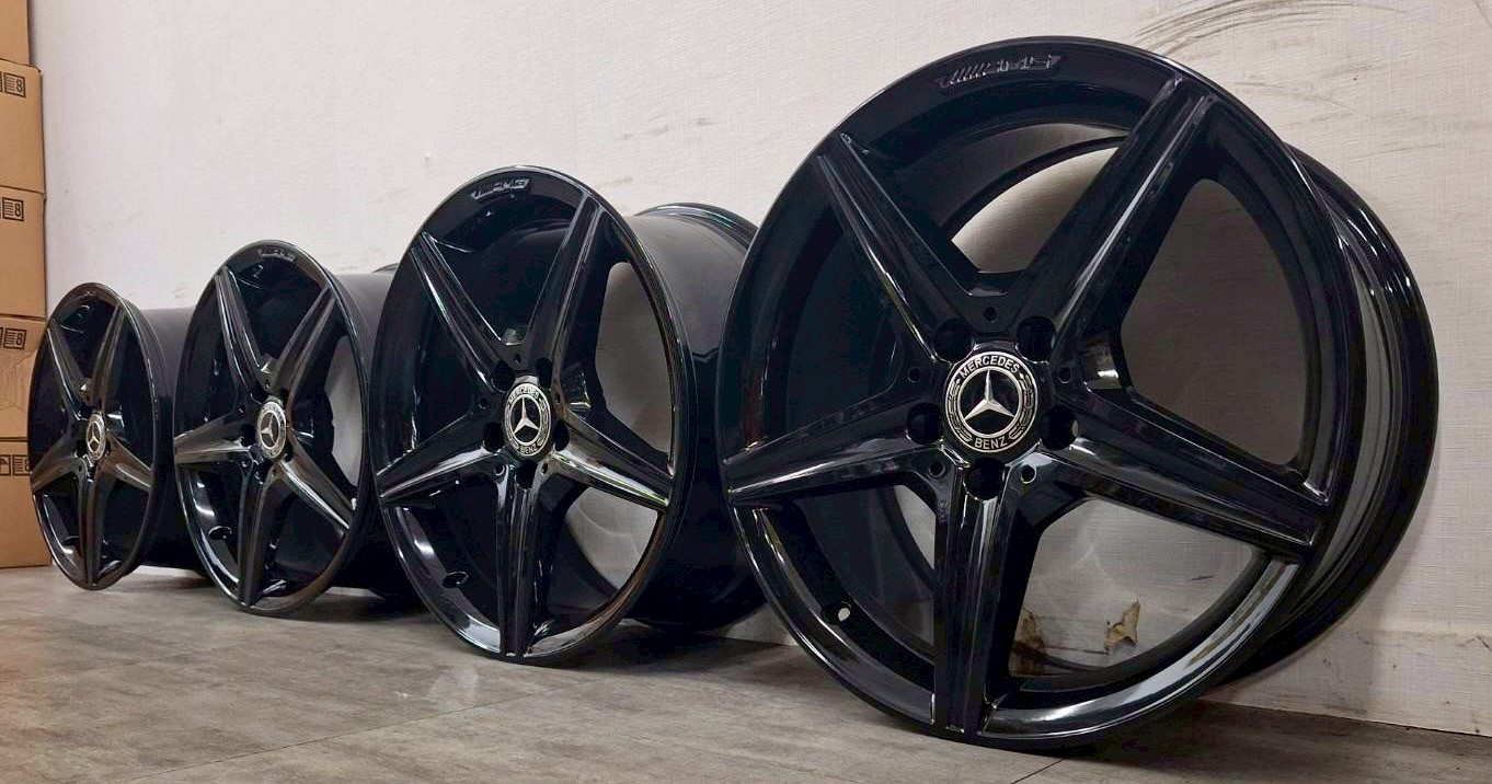 Benz W205 C class 原廠18前後配AMG福利框的第8張圖片