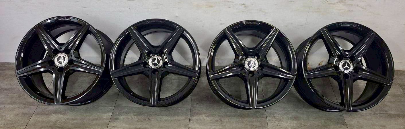 Benz W205 C class 原廠18前後配AMG福利框的第9張圖片