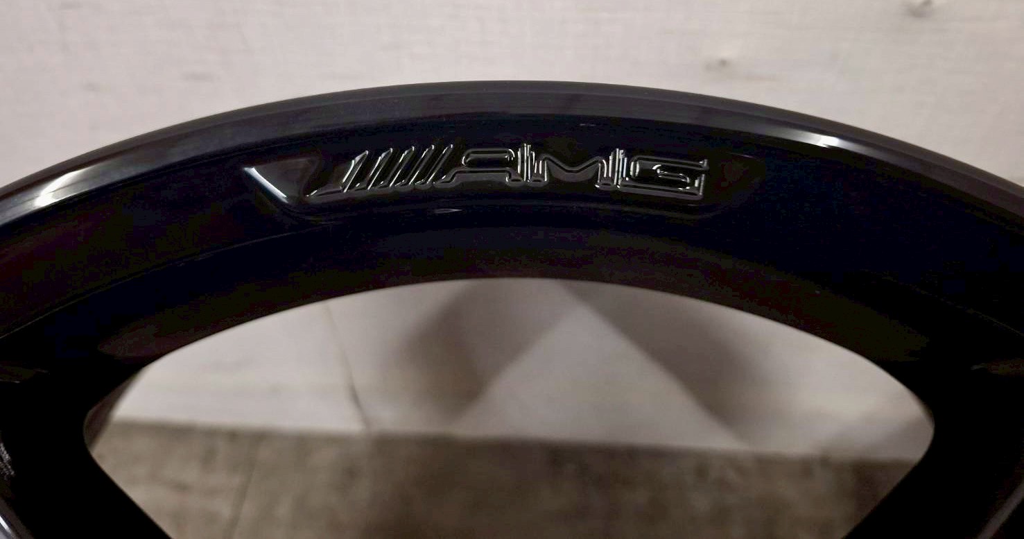 Benz W205 C class 原廠18前後配AMG福利框的第10張圖片