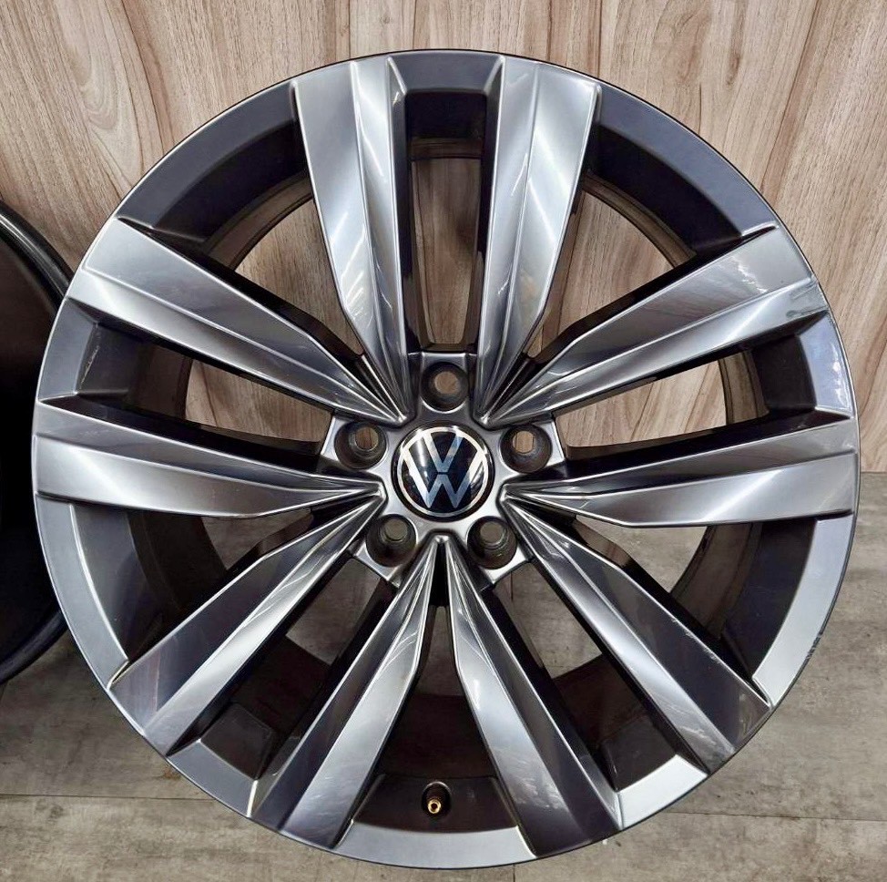 ✨福斯原廠18福利框的第2張圖片