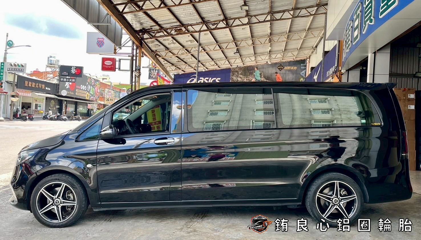 恭喜Mercedes-Benz Vito車主升級原廠夜色AMG 派大星大框胎一套的第5張圖片