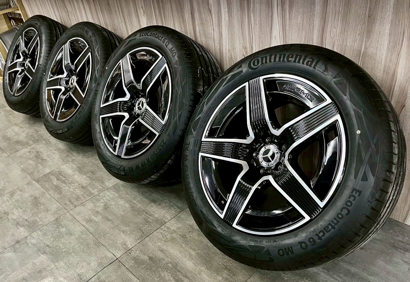 BENZ GLC C254 X254原廠正AMG 19吋前後配福利框胎的第6張圖片