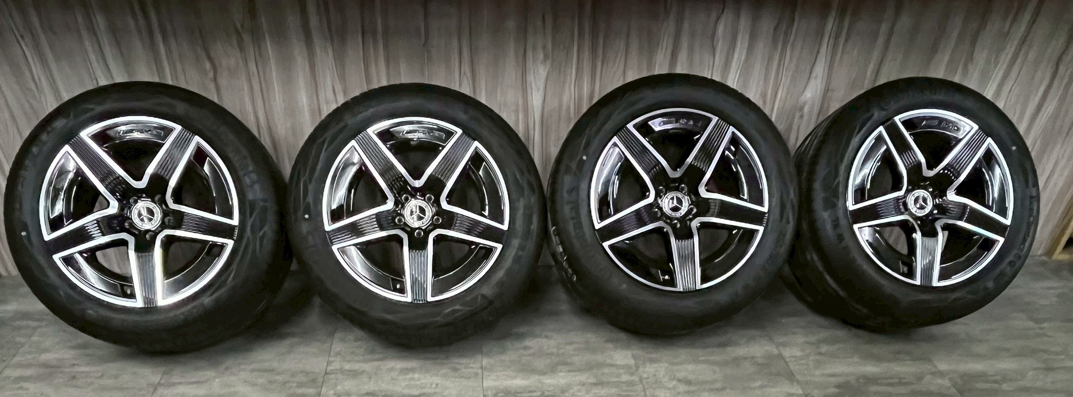 BENZ GLC C254 X254原廠正AMG 19吋前後配福利框胎的第7張圖片