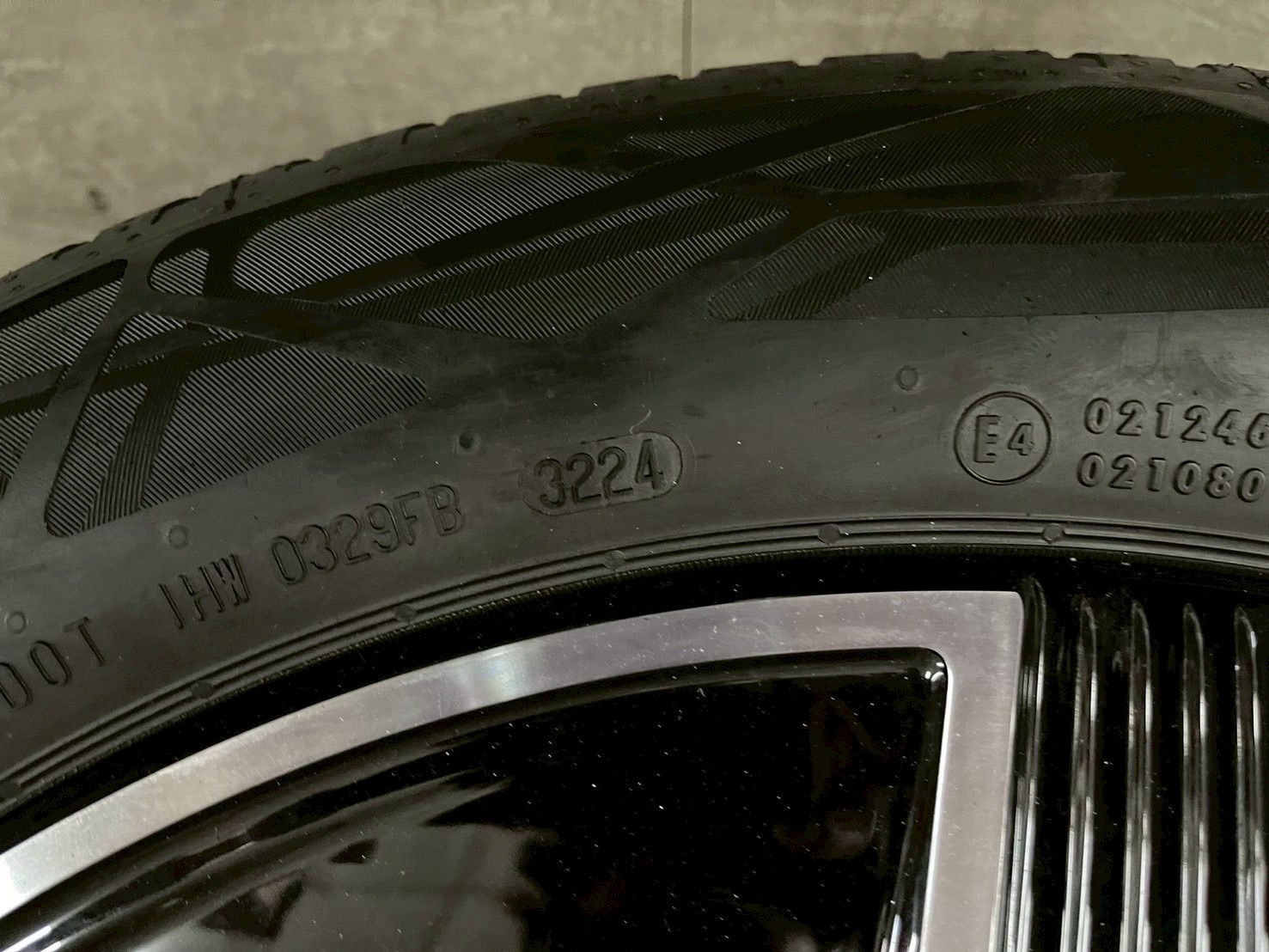 BENZ GLC C254 X254原廠正AMG 19吋前後配福利框胎的第9張圖片