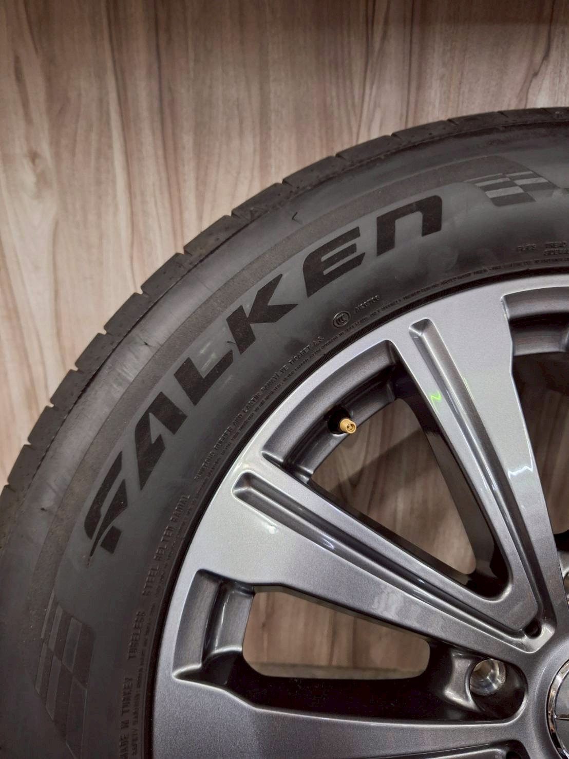 BENZ W465 G450D原廠19福利框胎的第7張圖片