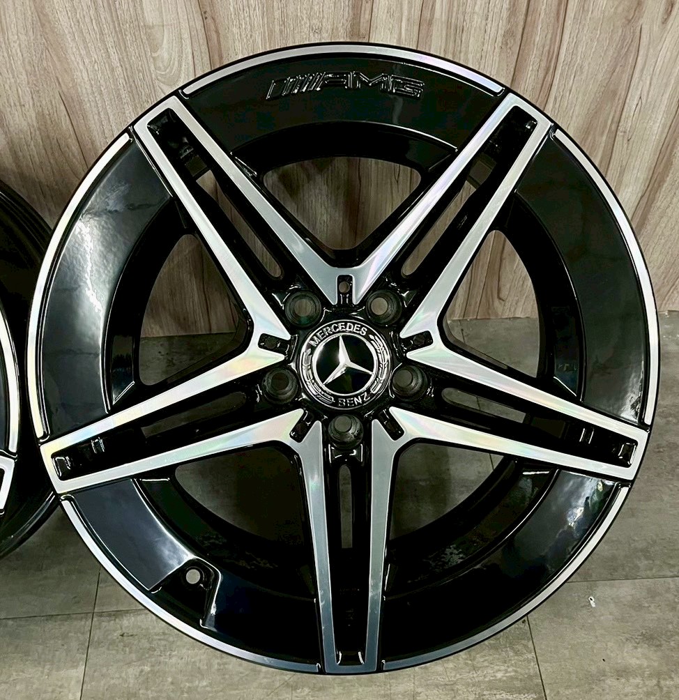 BENZ W206 原廠18前後配福利框的第3張圖片