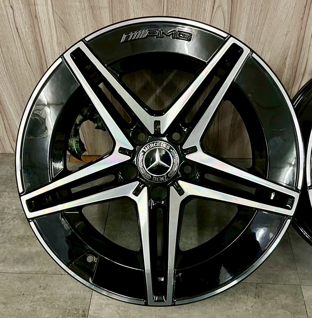 BENZ W206 原廠18前後配福利框的第4張圖片