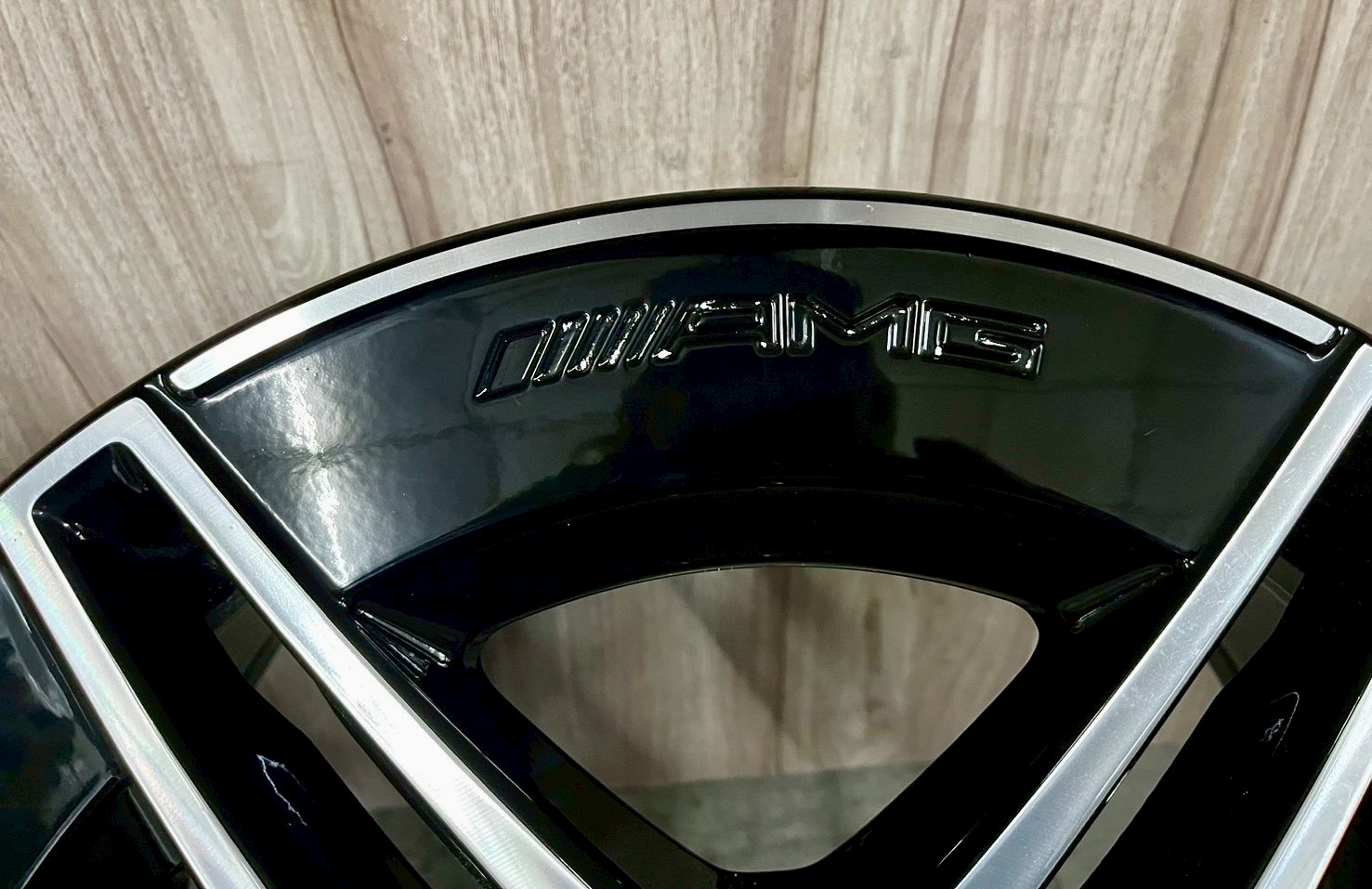 BENZ W206 原廠18前後配福利框的第9張圖片