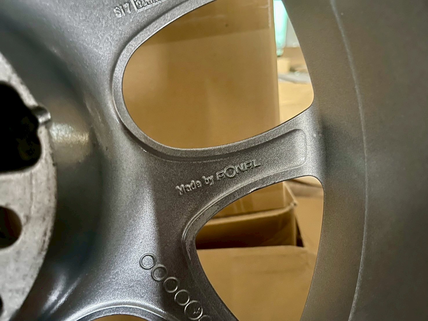 BENZ BRABUS原廠18福利框的第8張圖片