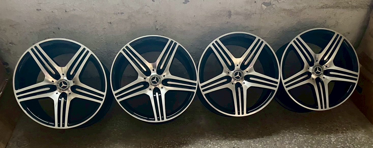 BENZ W231原廠AMG 19福利框的第7張圖片