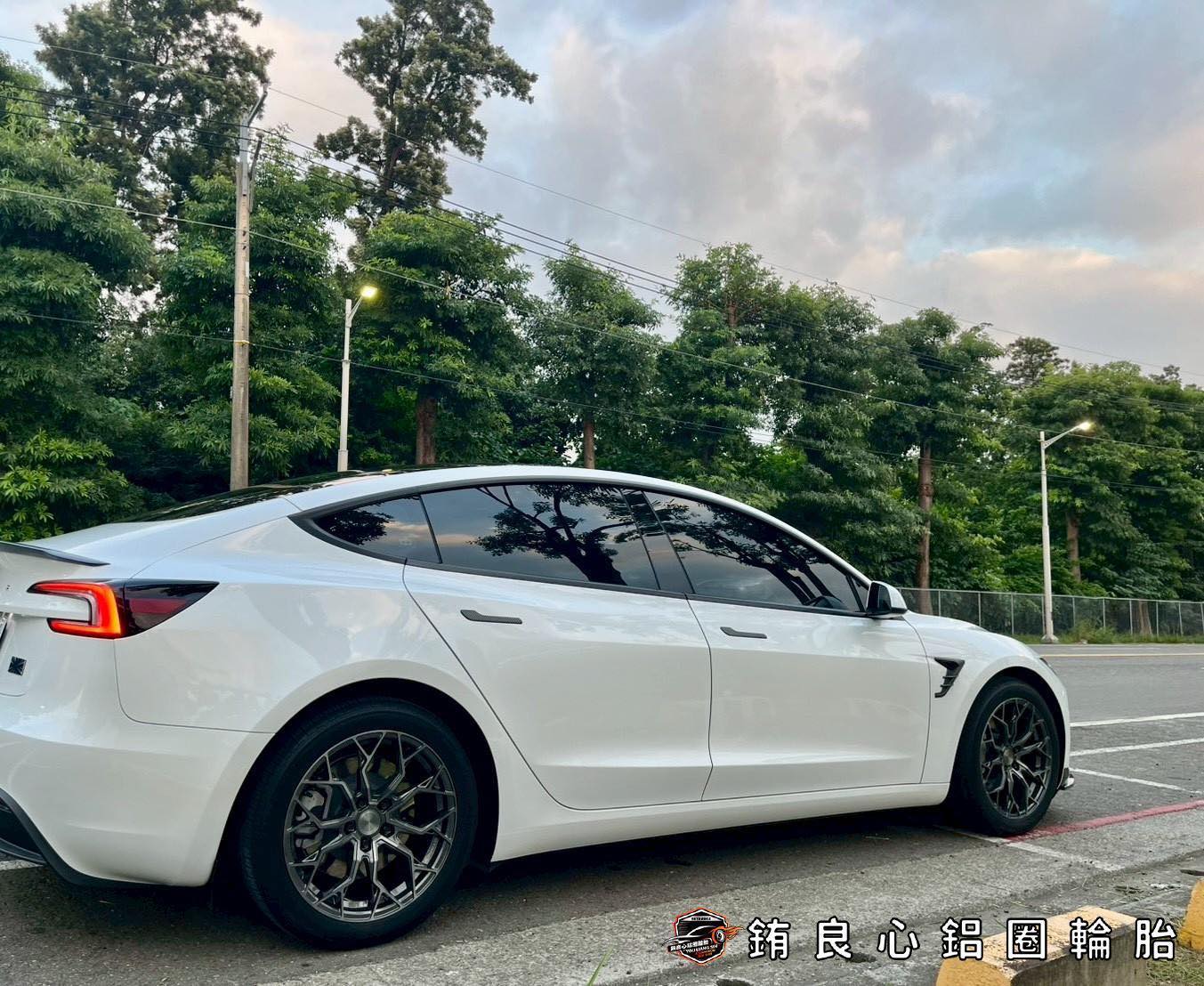 ✨STANCE SF10 x 18吋 x Tesla Model 3的第7張圖片
