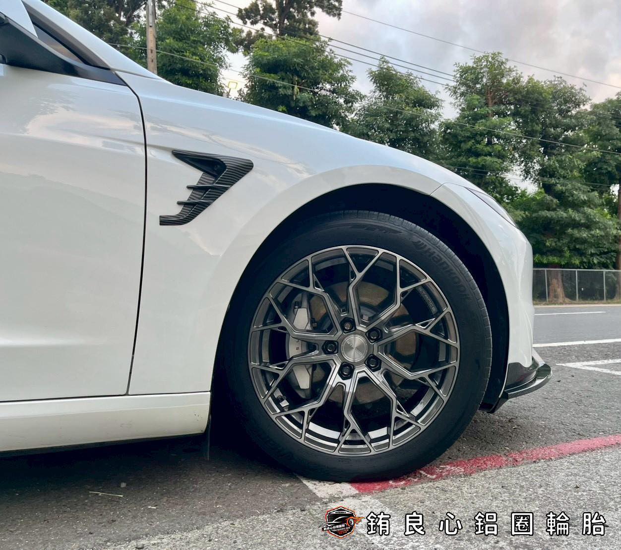 ✨STANCE SF10 x 18吋 x Tesla Model 3的第8張圖片